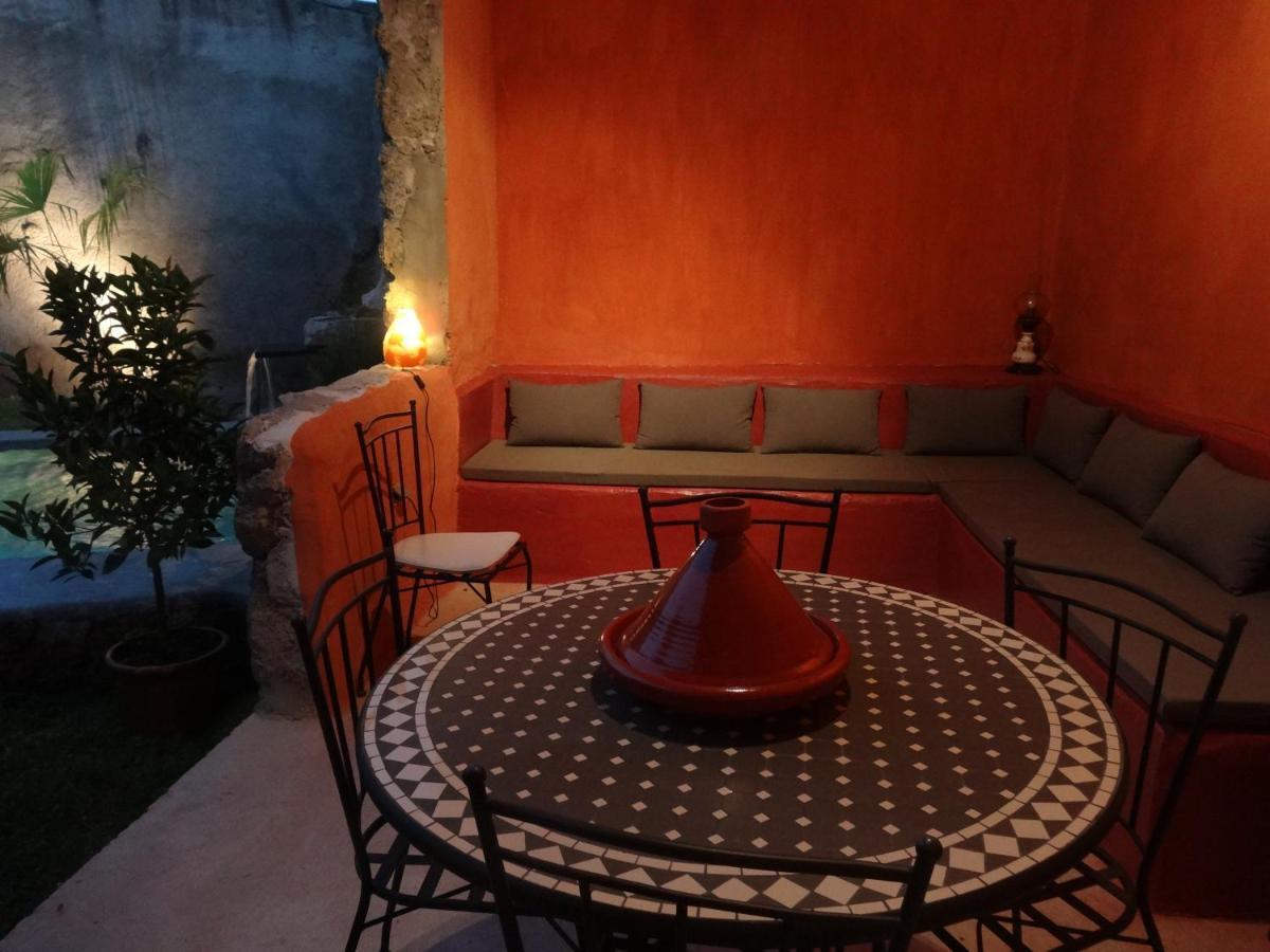 Les Remparts Bed and Breakfast Capestang Buitenkant foto