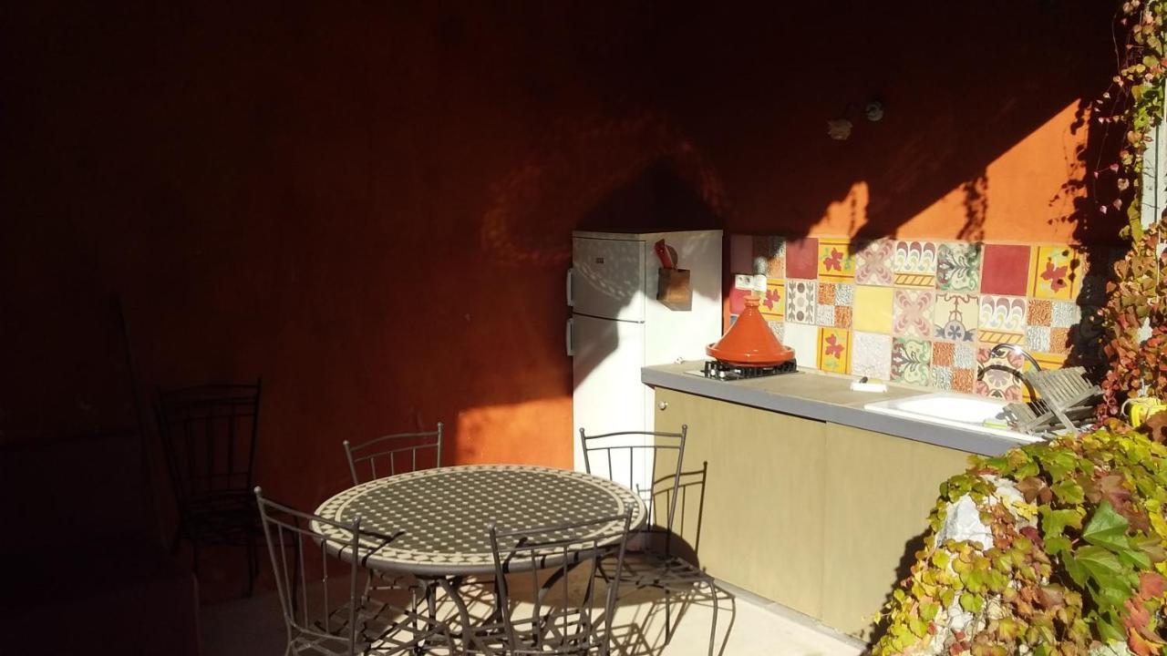 Les Remparts Bed and Breakfast Capestang Buitenkant foto