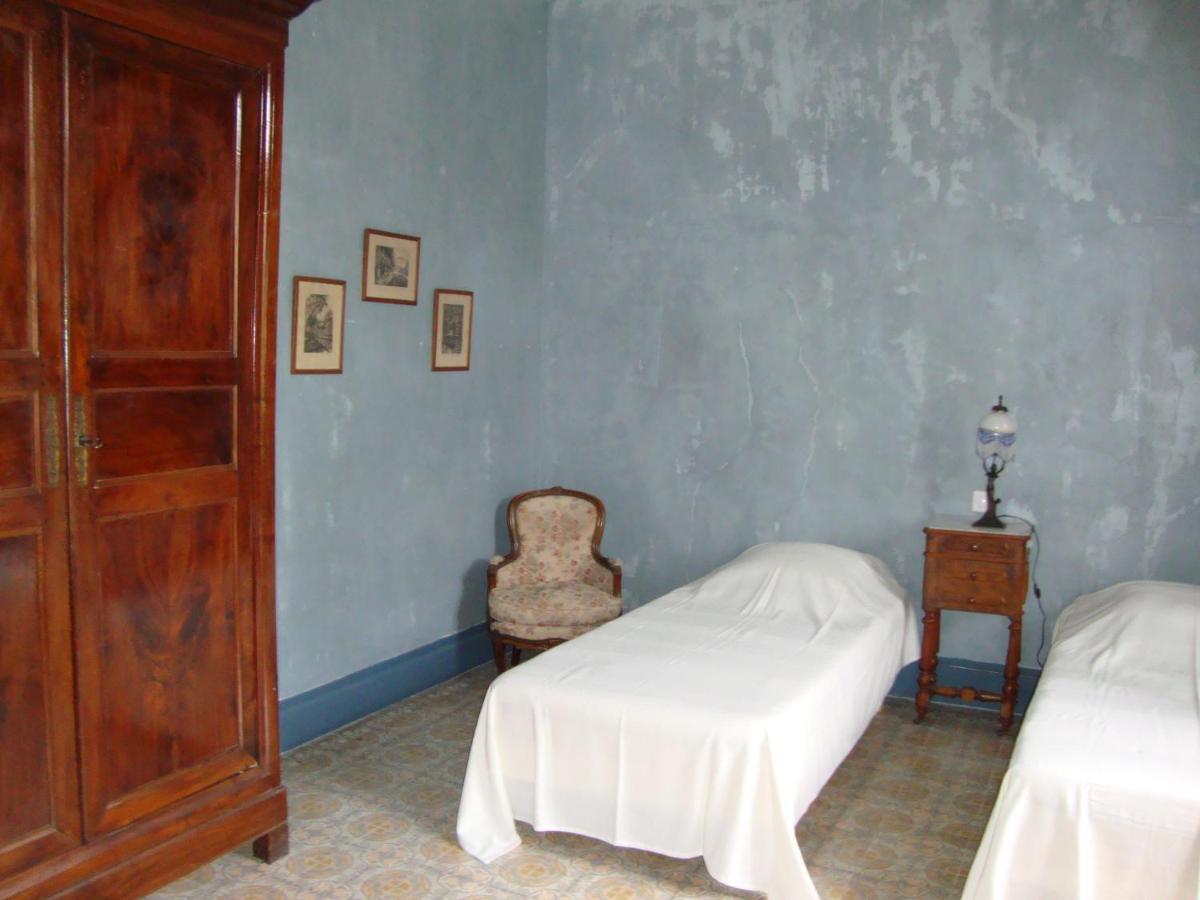Les Remparts Bed and Breakfast Capestang Buitenkant foto